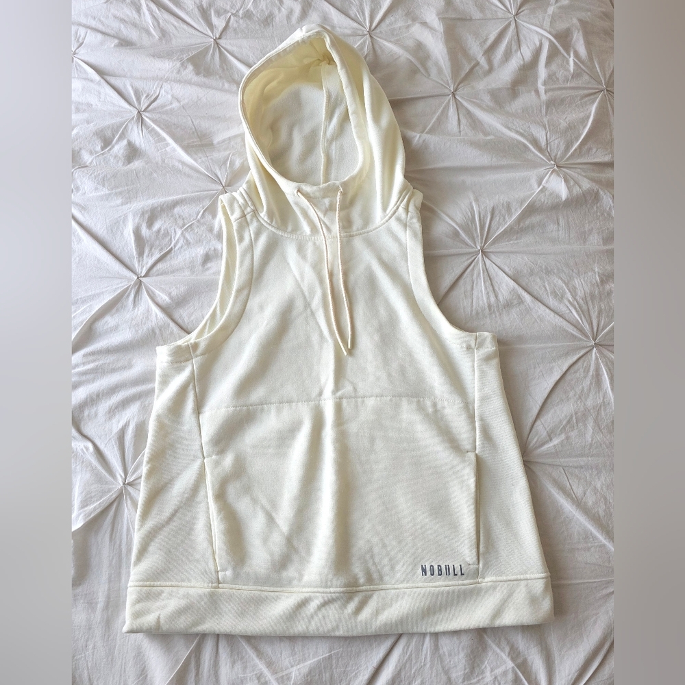 NOBULL Women's Microplush Sleeveless Hoodie Cream